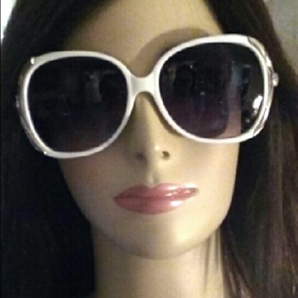 FASHION NOVA STATEMENT SUNGLASSES(new without tag)